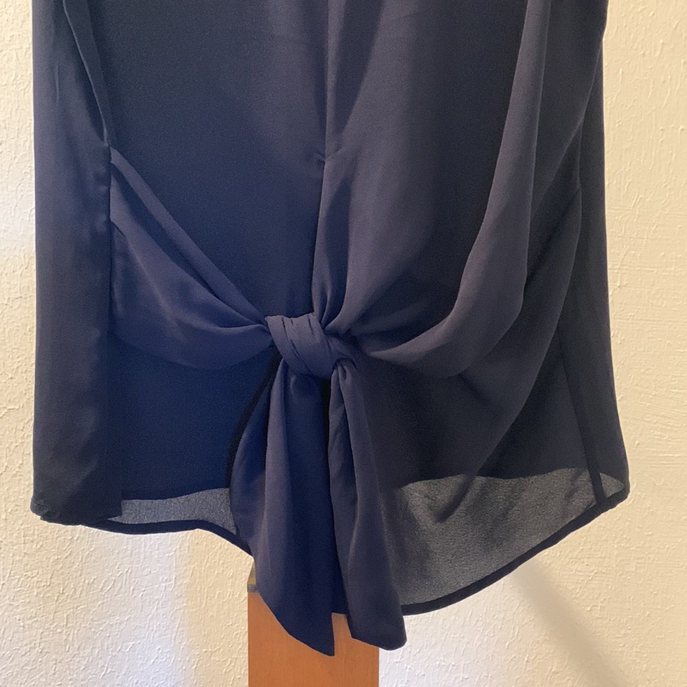 💥 Banana Republic sleeveless top with knot on front side - Picture 3 of 9